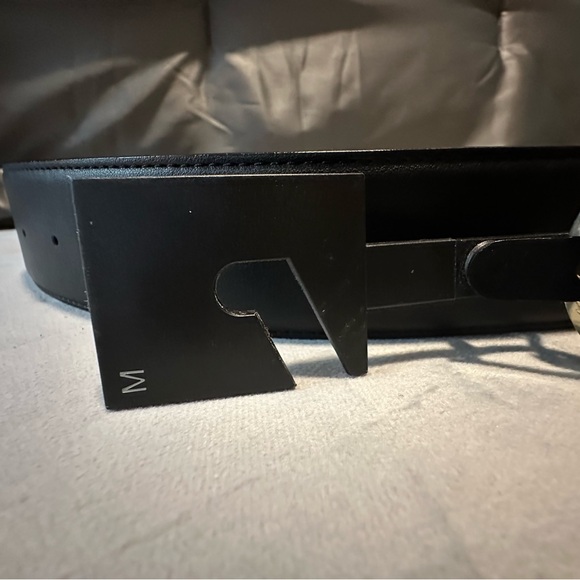 NWT - Black Belt with Gold Buckle - Size M - Picture 7 of 10